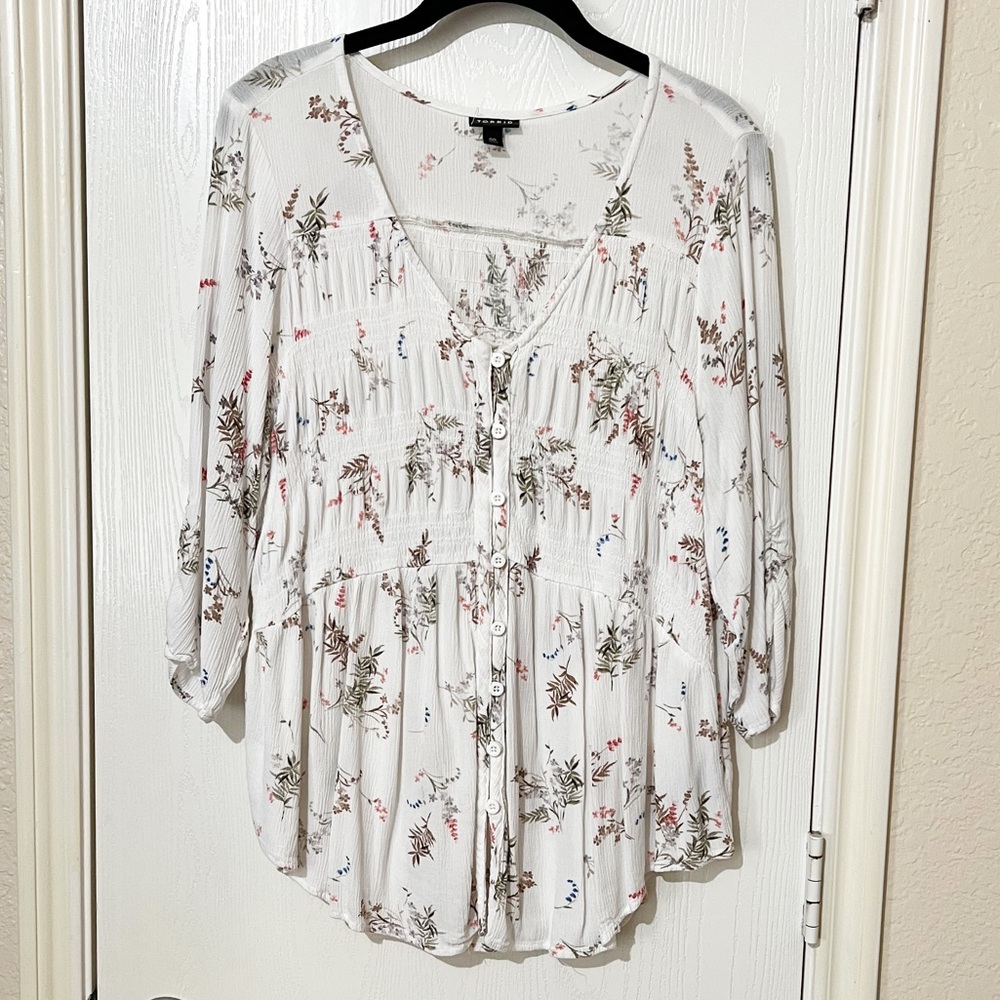 Torrid size 00 White Floral Print Ribbed 3/4 Sleeves Blouse